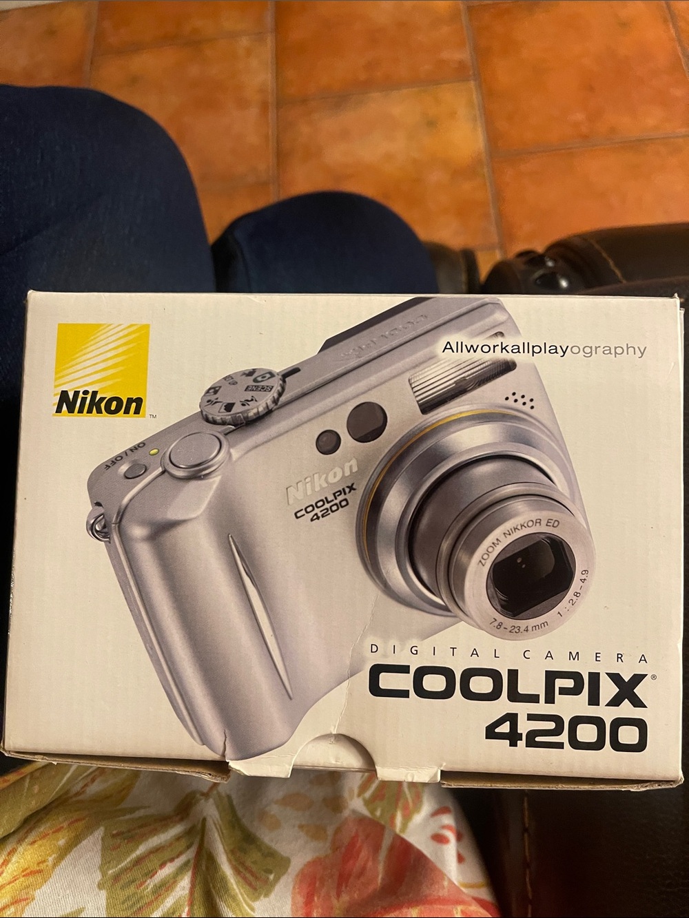 Nikon Coolpix 4200 Silver Digital Camera Boxed Artwork